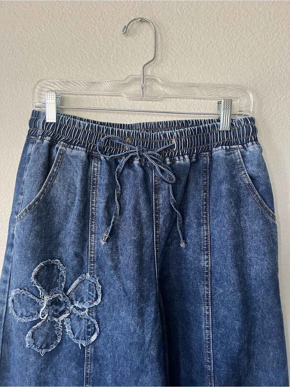 Medium Blue Wide Leg Stretchy Waistband Floral Appliqué Jeans Women's Size L - Picture 5 of 16